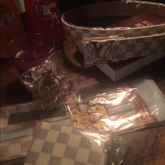 New Belt scarf coin pouch and bear keychain - Picture 3 of 3